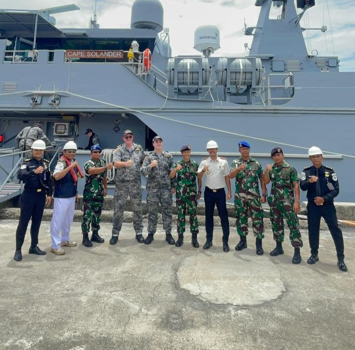 Imigrasi Cilacap Laksanakan Pemeriksaan Keimigrasian Kapal Perang Australia HMAS CAPE SOLANDER di Pelabuhan Tanjung Intan